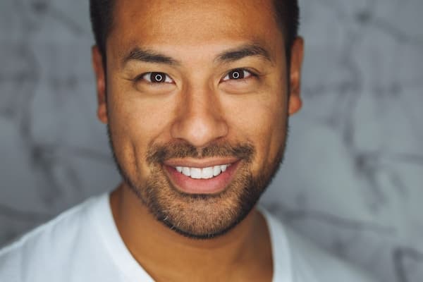 Persoon die leerscan invult